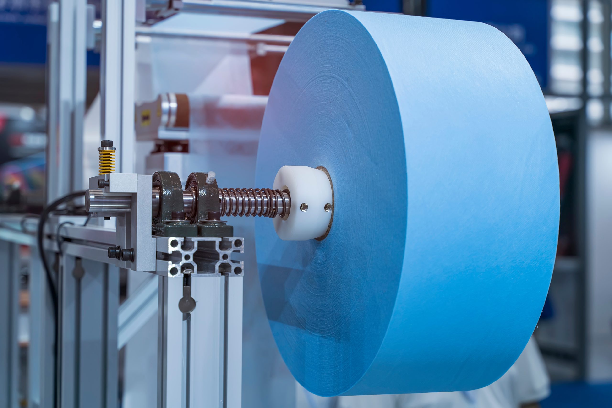 non woven material on automatic machine for the manufacture of m